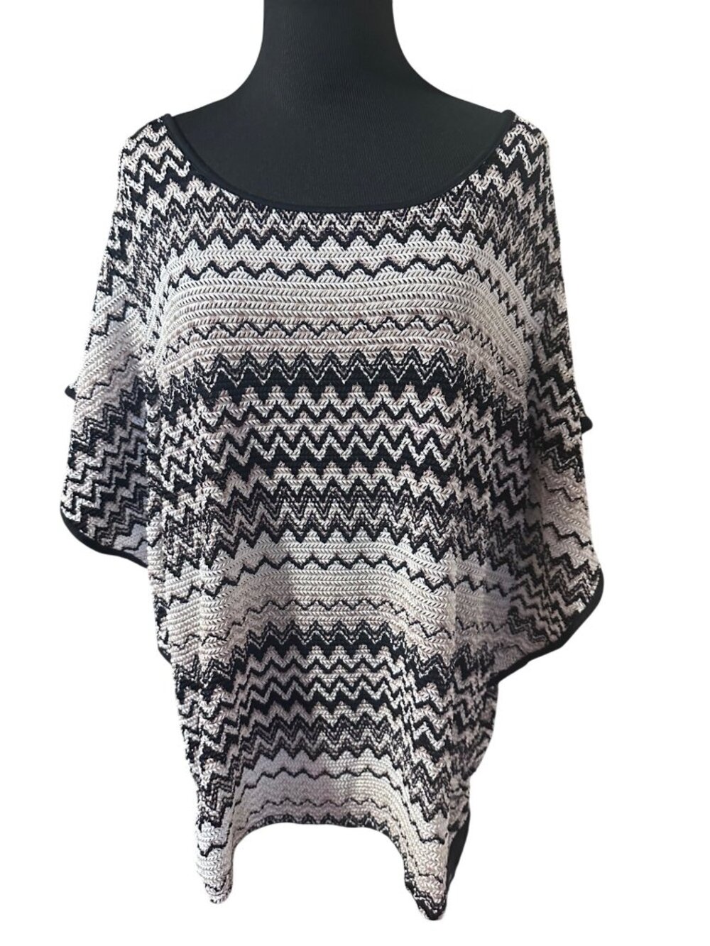 8 of Hearts black and tan chevron pattern pullover blouse ruched sides size 3X